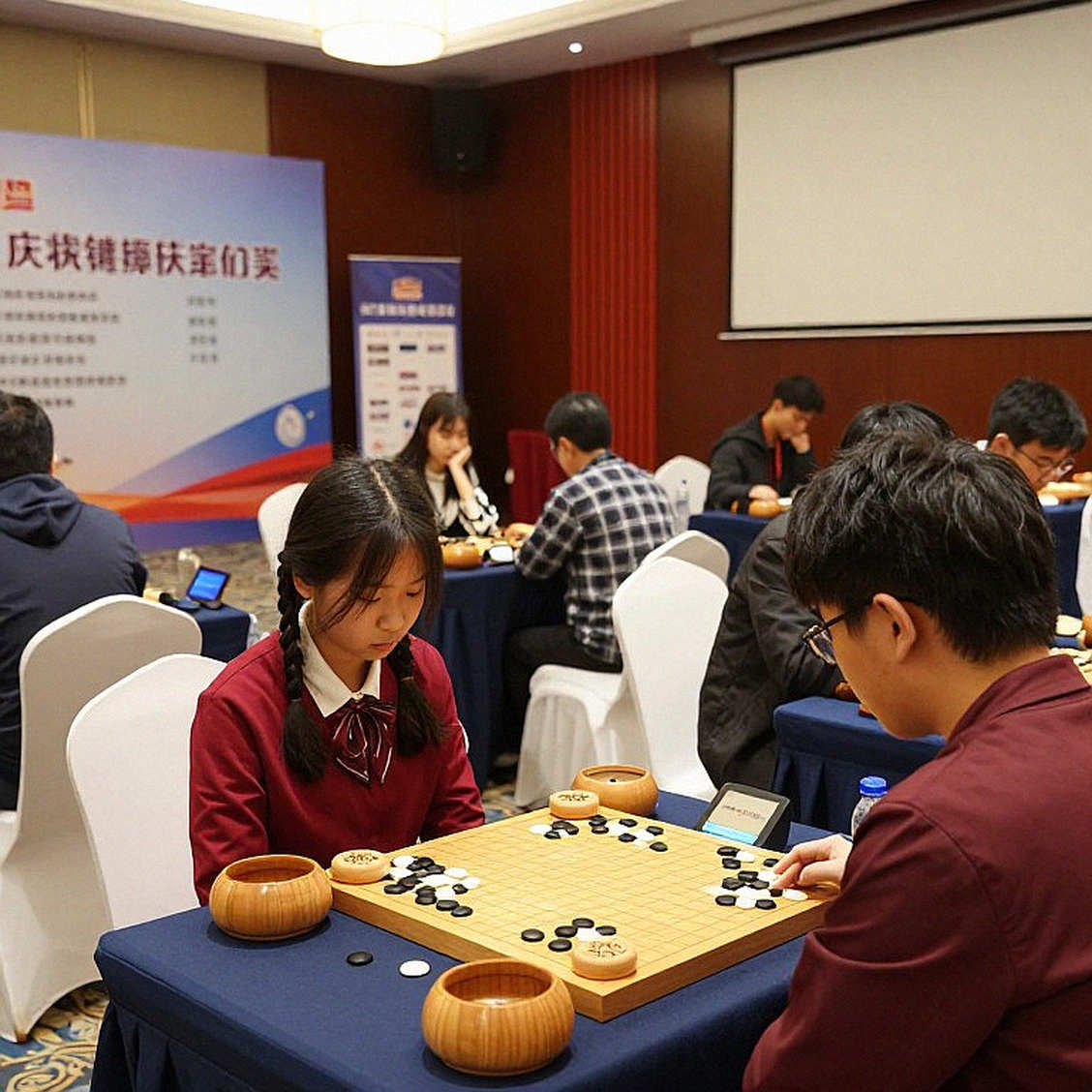 ChessBase Magazine #225 का ऑडिट: प्राग 2026 के 27 मिनिएचर, दस ओपनिंग फाइलें और एक दावा जिसे हर चाहिए